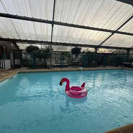 L'oasis Des Falaises, Serre Tropicale, Piscine Et Grand Jardin Semesterbostad